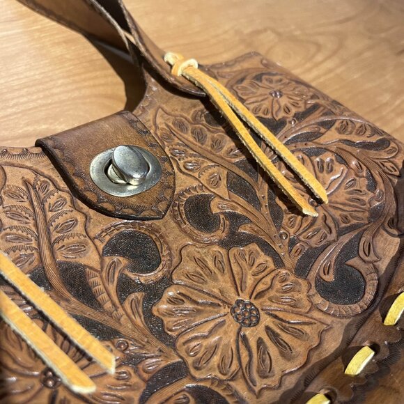 GREAT CONDITION~ Beautifully Handcrafted Leather Shoulder Bag - Picture 2 of 7